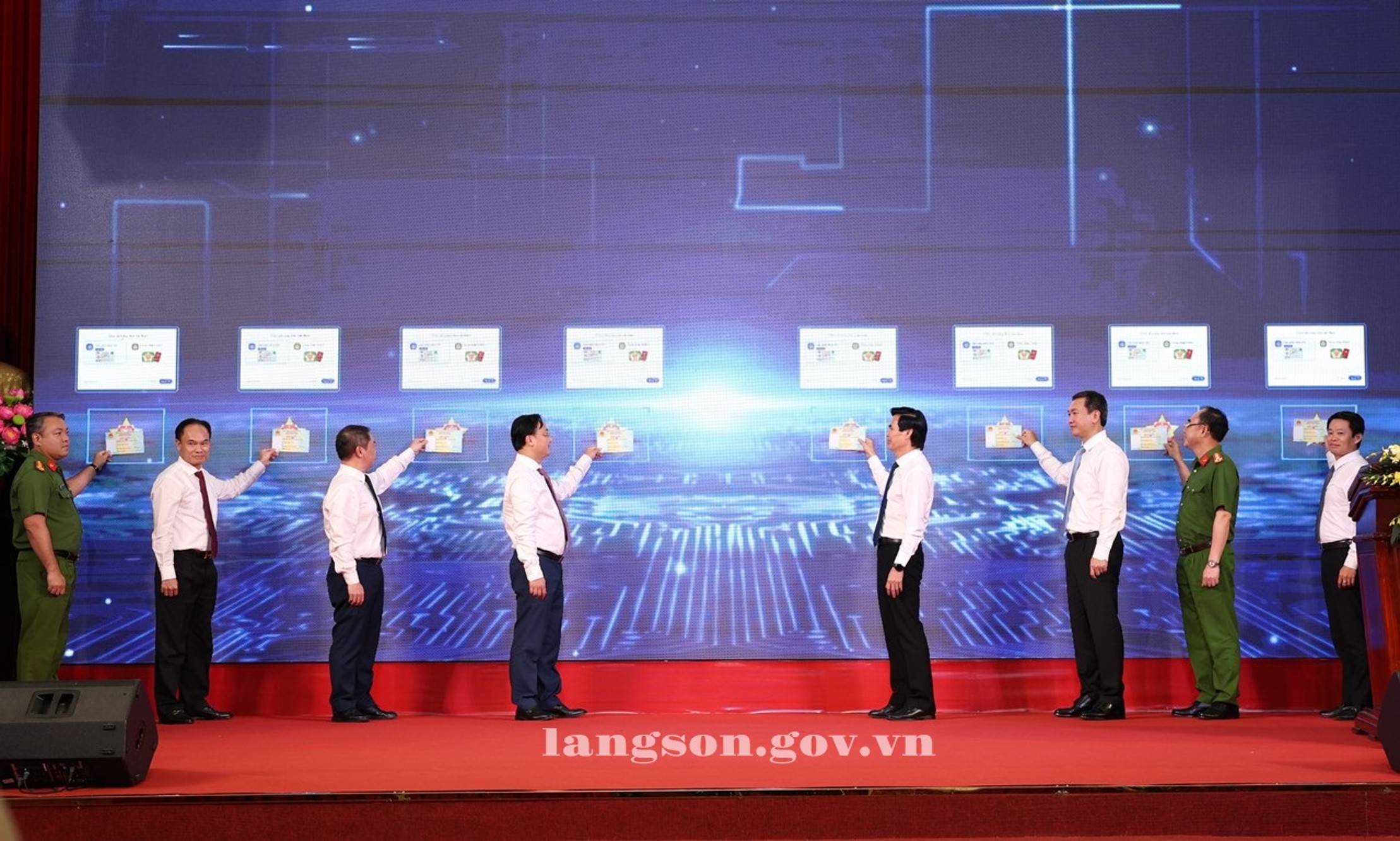 Khai trương mô hình “Trạm  dịch vụ công số”