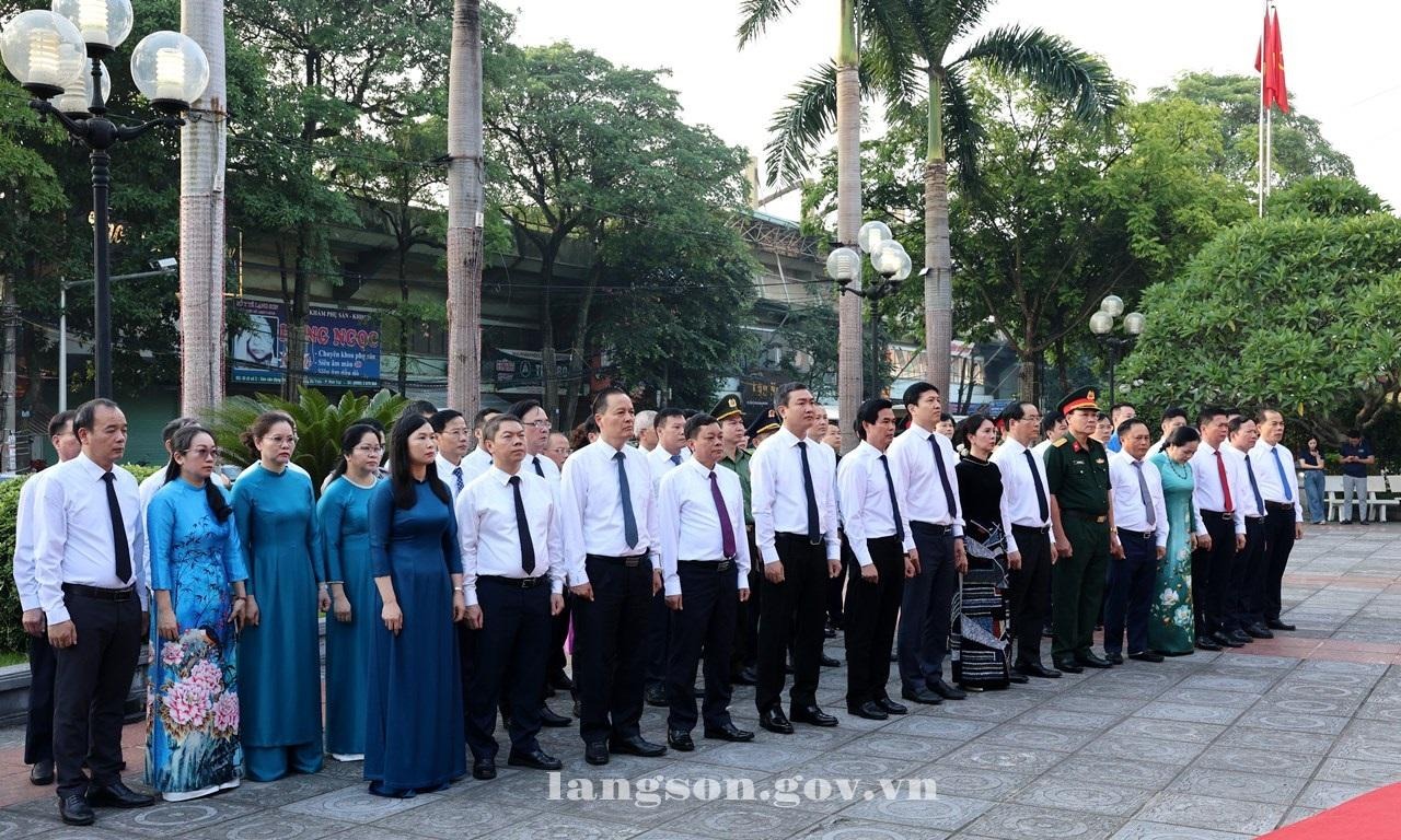 Lãnh đạo tỉnh dâng hương, dâng hoa nhân kỷ niệm 79 năm ngày Thương binh - Liệt sĩ